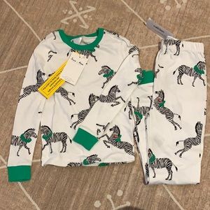 NWT Sant and Abel zebra Christmas print pajamas size 6/7